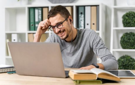 EAD no Brasil: Crescimento supera o de ensino presencial