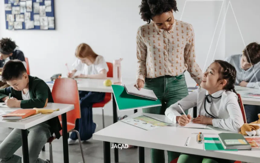 Como reter alunos na escola com ajuda de tecnologias