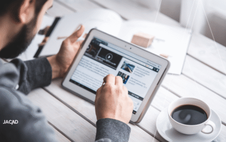 Como escolher um sistema educacional sem ser da área de TI: guia para gestores